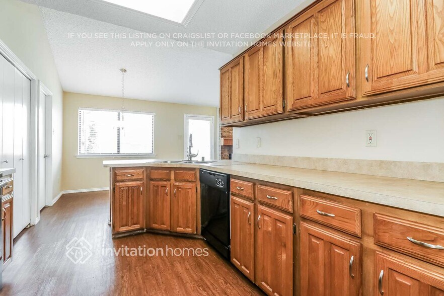 Building Photo - 1741 Canterbury Ln