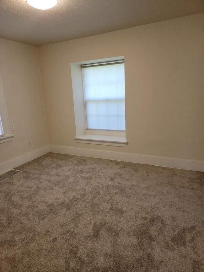 Building Photo - Beautiful Craftsman-style 3 bedroom, 2 bath home (1632 sq ft)  near Lake Steilacoom PLUS studio c...