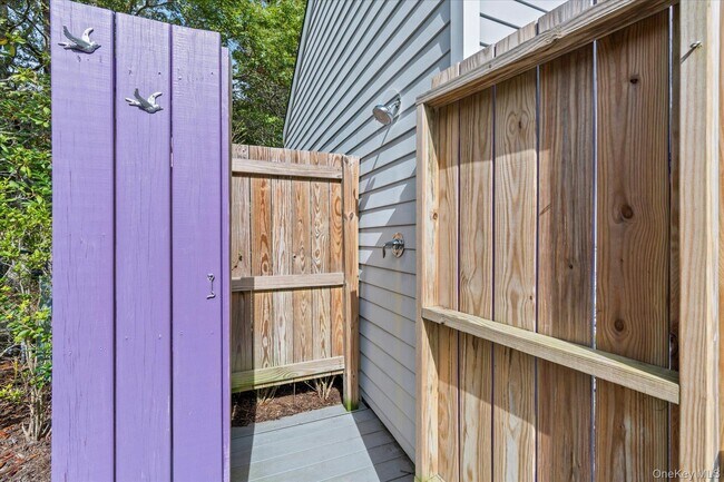 Building Photo - 5 Lakewood Ln