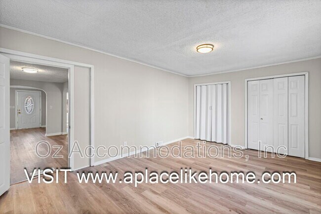 Building Photo - 2936 Stewart Ave