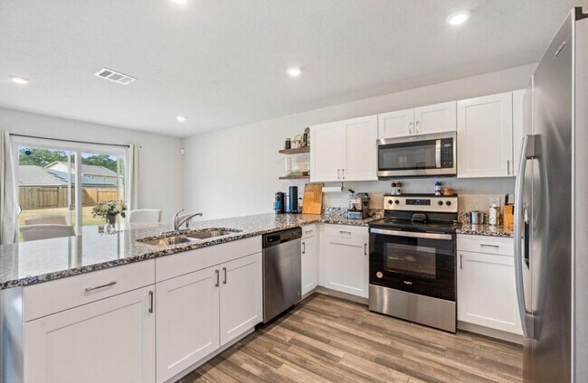 Building Photo - 2224 Cedar Vly Dr