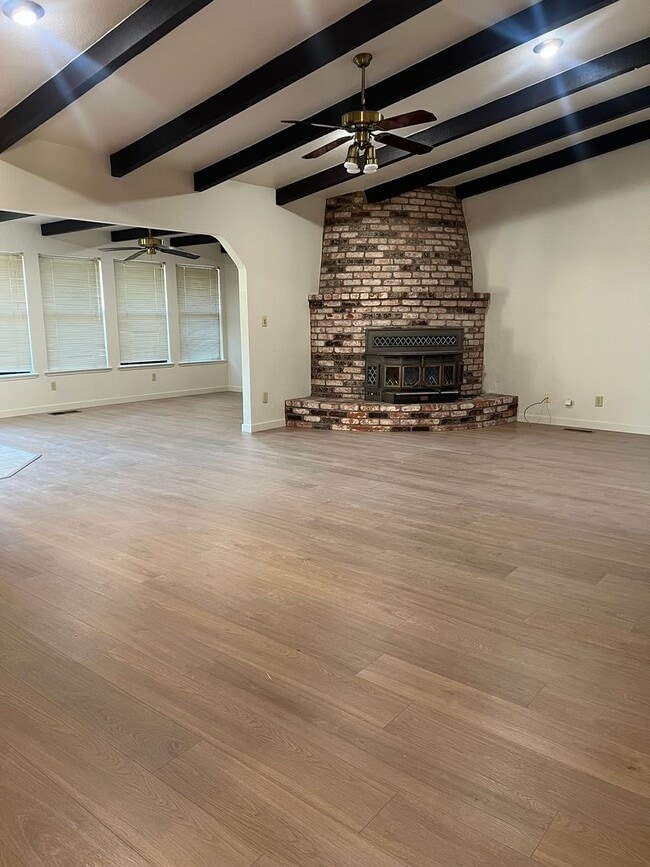 Building Photo - BEAUTIFUL 4 BEDROOM W/POOL IN FAIR OAKS!!