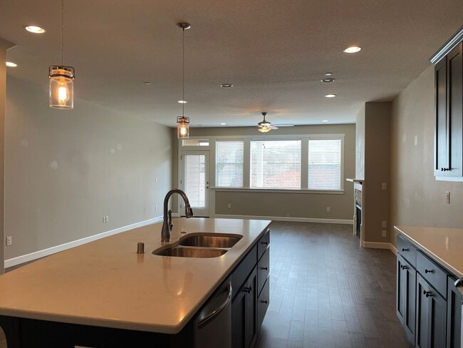 Building Photo - LUXURY 4 Bed Camas Townhome! Gated Communi...