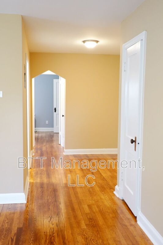 Building Photo - 8406 Greenwood Ave