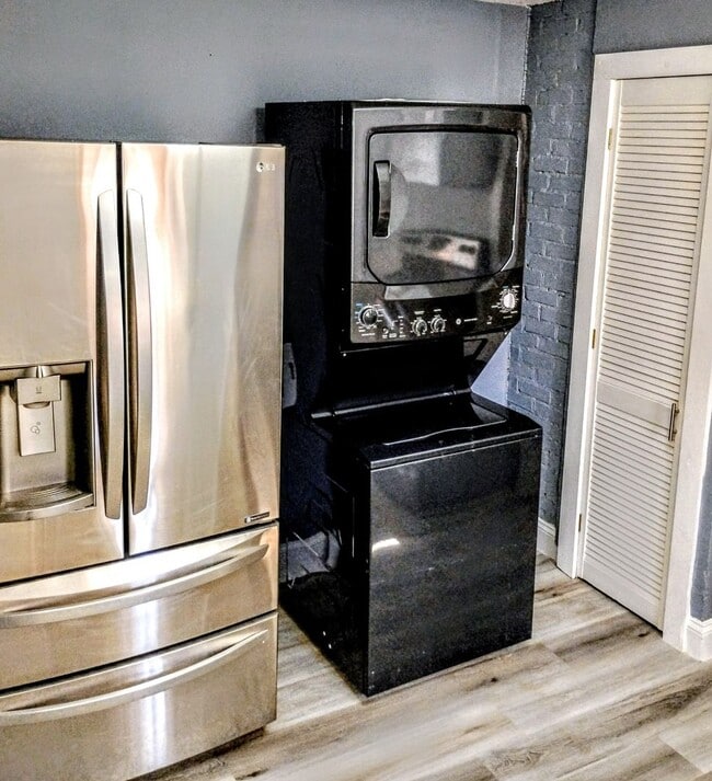 Building Photo - Daytona Beach Bungalow