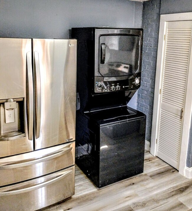 Building Photo - Daytona Beach Bungalow, with Guest House