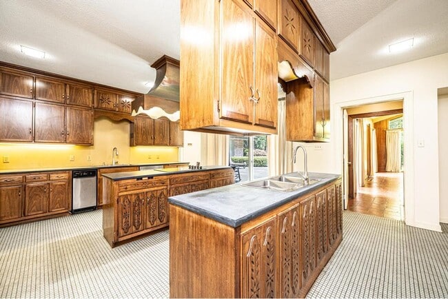 Building Photo - 153 Hillhaven Pl SE