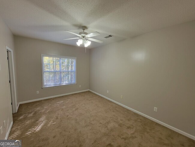 Building Photo - 435 S Ridge