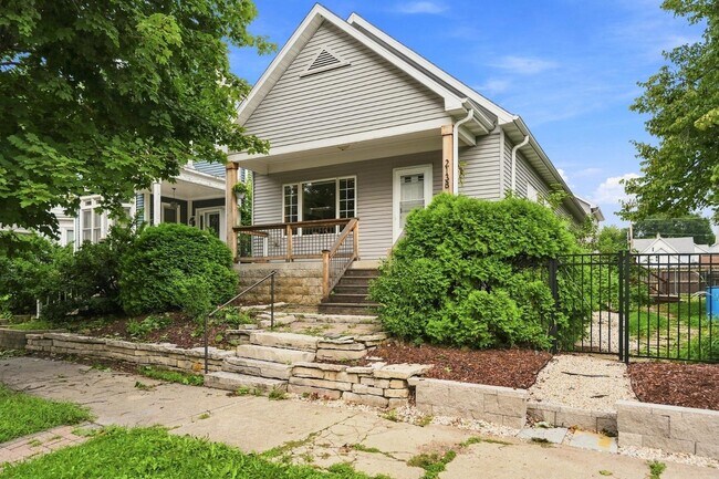 Building Photo - 2138 N Buffum St