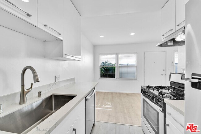 Building Photo - 926 N Spaulding Ave