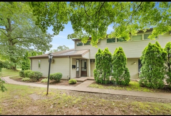 Building Photo - 165 South St