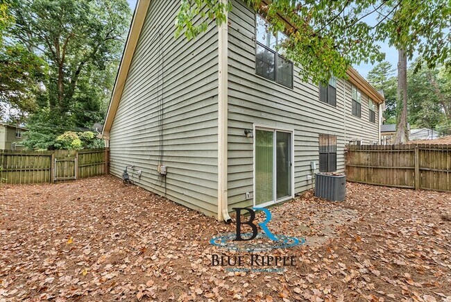Building Photo - Spacious 3BR/2Bth Prime Smyrna Location on...