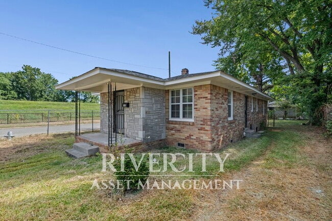 Building Photo - 1646 Harmen St