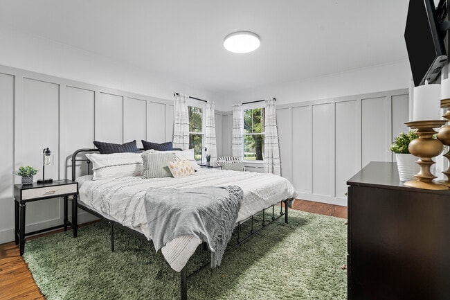 King/Master Bedroom - 3415 Pinehill Rd