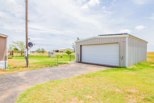 Building Photo - 2311 F M 1294
