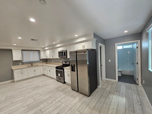 Building Photo - 32(839)