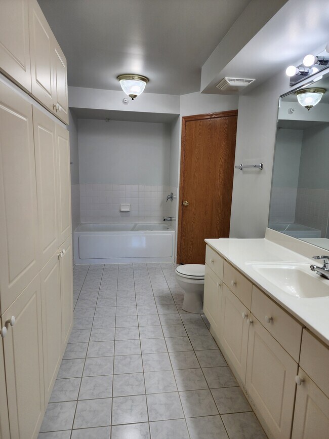Main Bathroom - 675 Pearson St