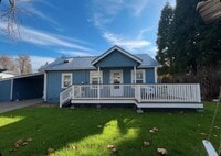 Building Photo - Three bedroom cottage on large lot | Available July