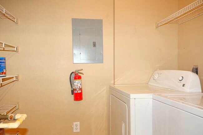 Building Photo - Sabal Point Gated Community in Longwood 2Bedroom 2bathroom on 3rd floor with screened in Lanai