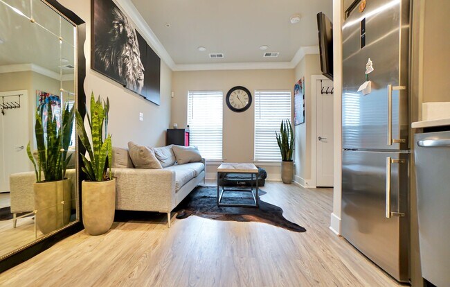 Building Photo - Two-Level 1BR w/ Den Next to Walter Reed a...