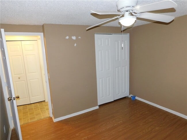 Building Photo - 543 7th Pl