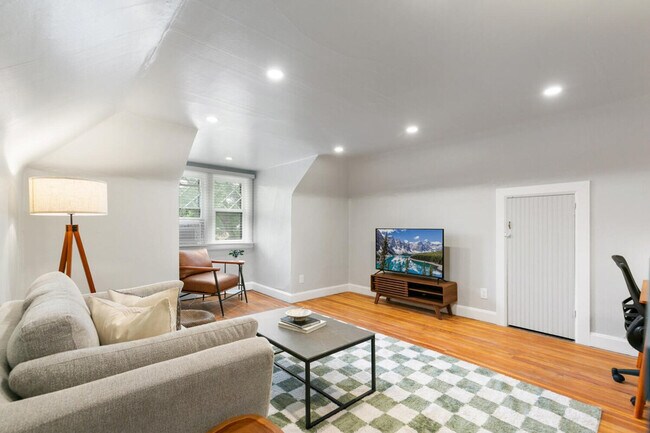 Building Photo - 2619 E 12th Ave