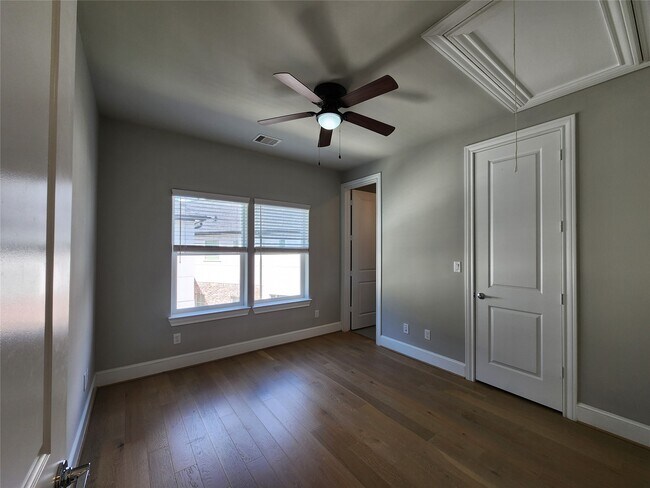 Building Photo - 2609 Cottage Grove Green Dr