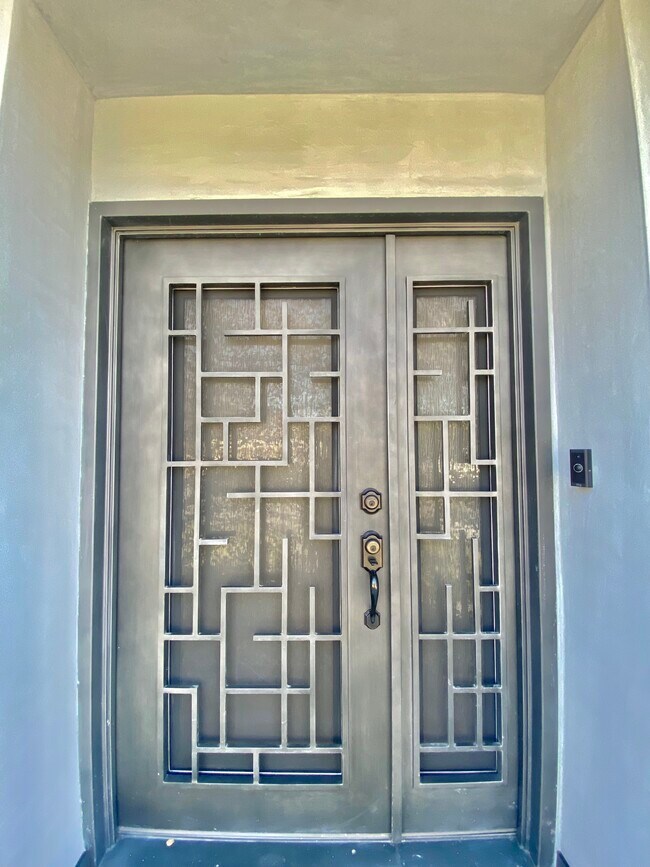 Building Photo - 1608 W Clark Ave