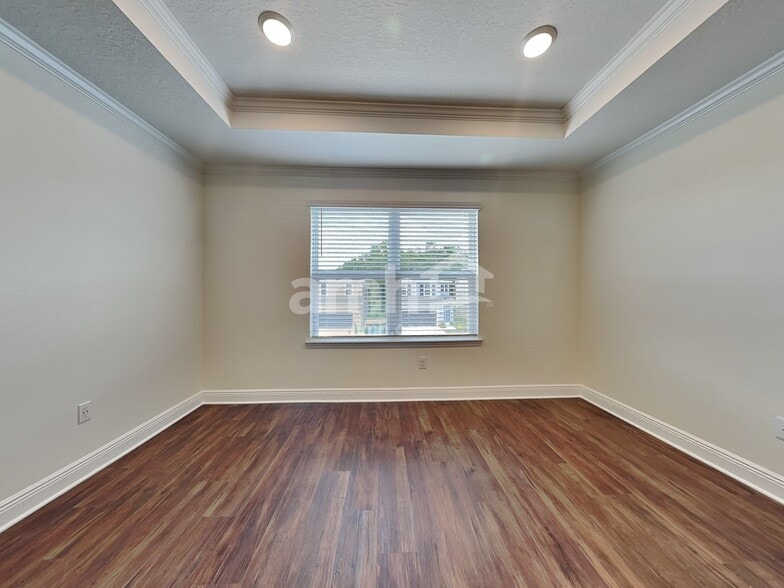 Building Photo - 27257 St Andrews Ave