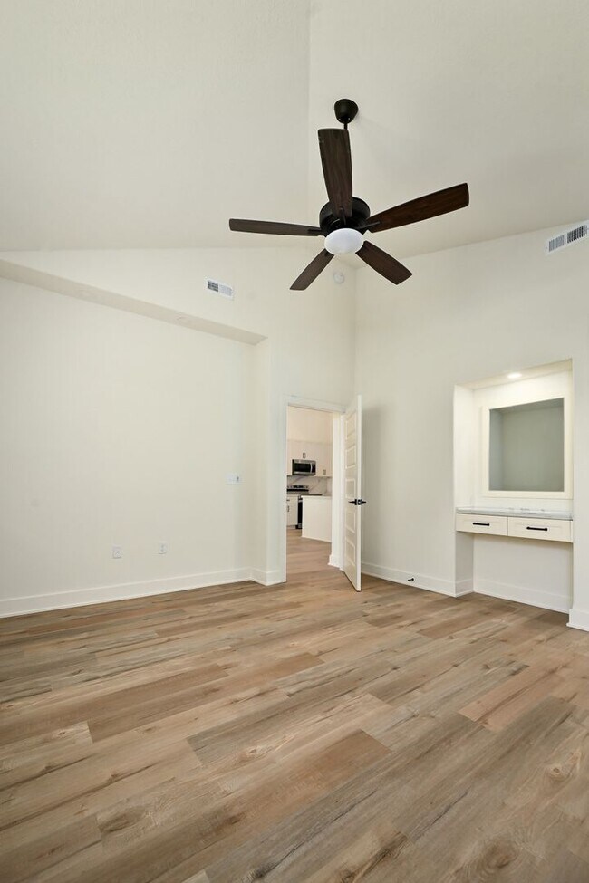 Building Photo - Twin Villa One Car Garage