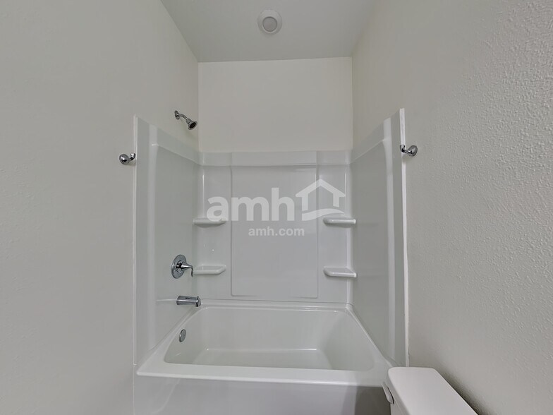 Building Photo - 1105 Walden Pond Dr