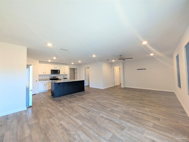 Building Photo - 7516 Oak Lake Blvd