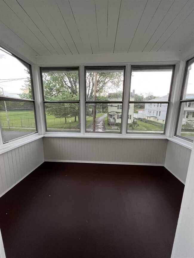 Building Photo - 21 Lincoln Ave