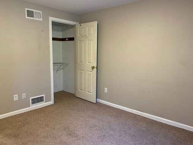 Building Photo - 100 Cass Ave