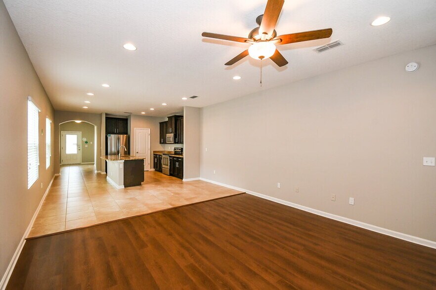 Building Photo - 636 Drysdale Dr