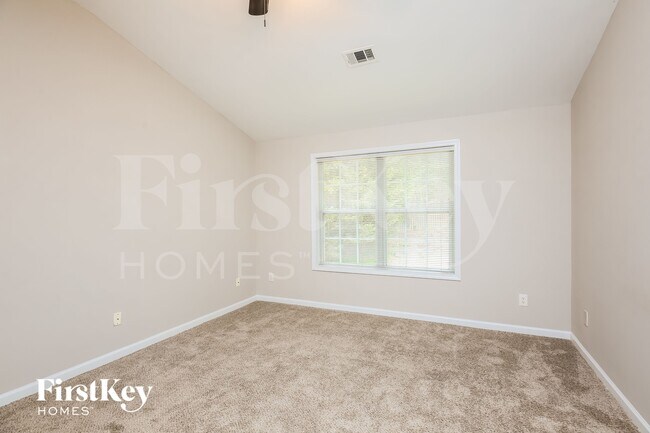 Building Photo - 2410 Kirkstone Dr