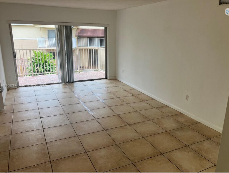 Building Photo - 4350 NW 79th Ave