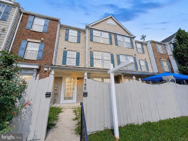 Building Photo - 589 Boysenberry Ln