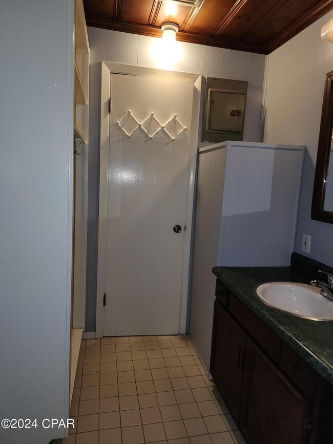 Building Photo - 205 1st St