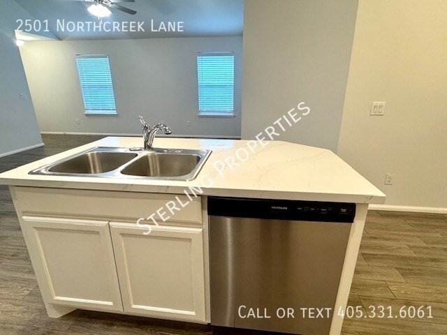 Building Photo - 2501 Northcreek Ln