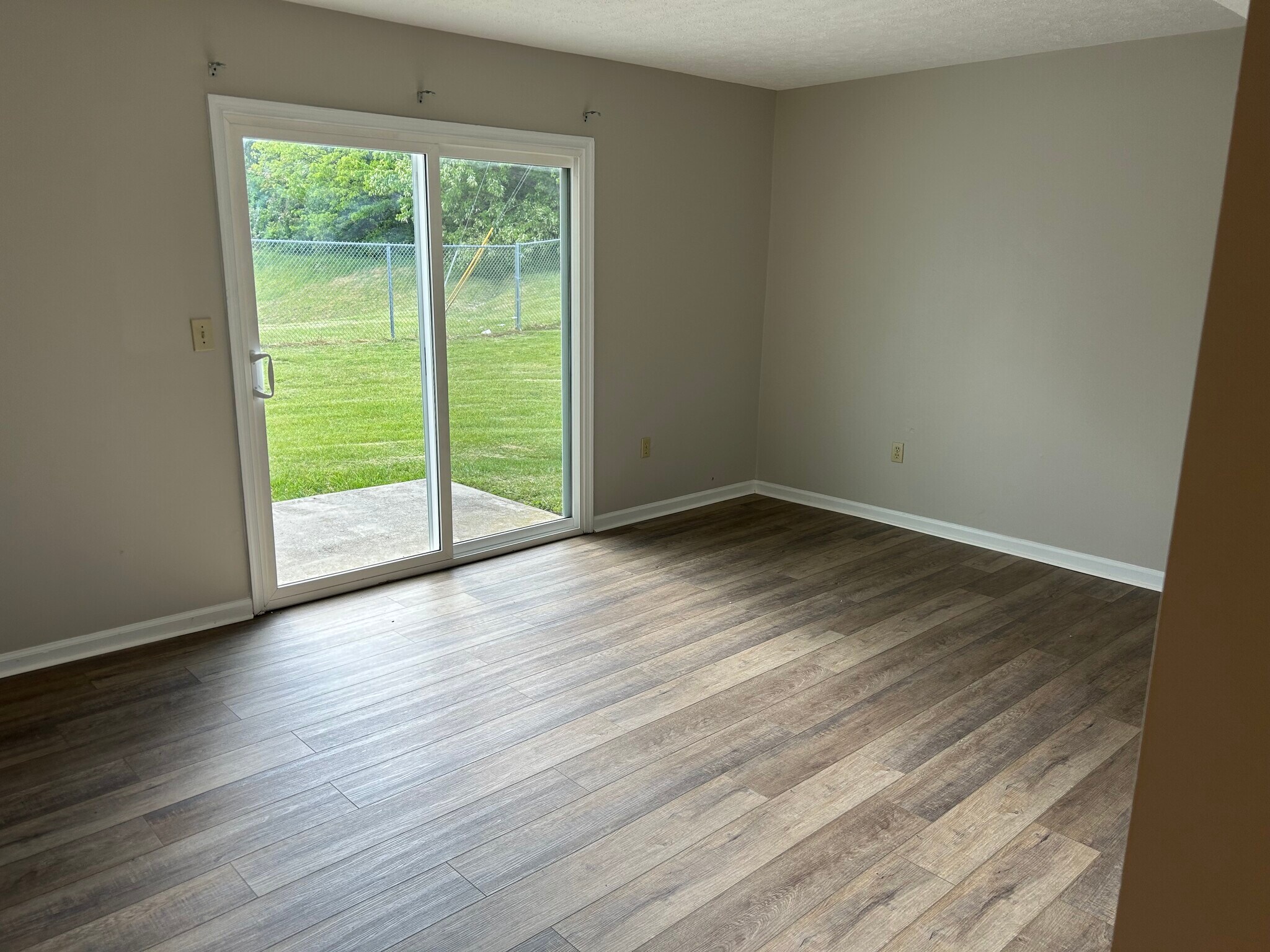 Living room - 420 Village Ln