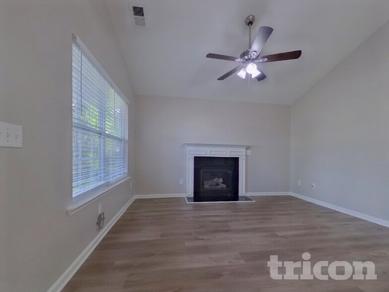 Building Photo - 212 Barnevelder Dr