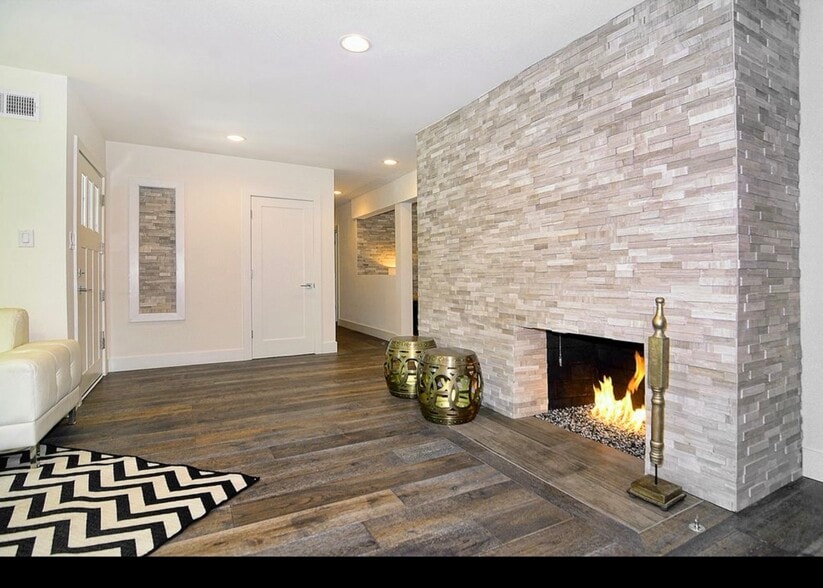Building Photo - 15643 Woodfield Pl