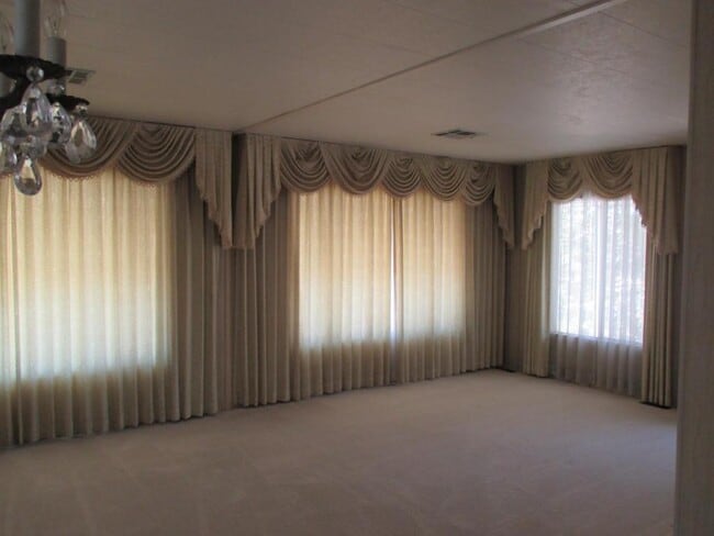 Building Photo - 760 Santo Tomas Dr