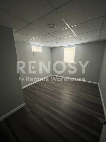 Building Photo - 9812 Balboa Dr