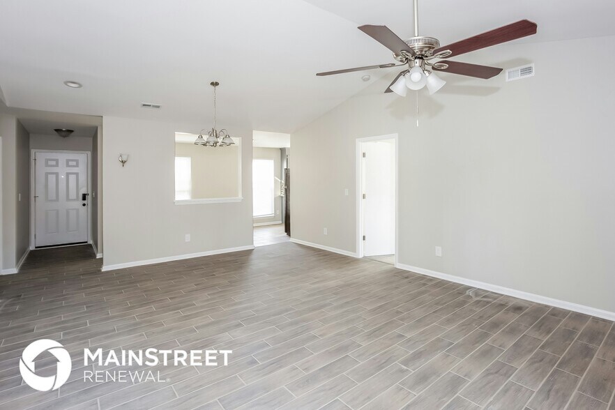 Building Photo - 10026 Topeka Dr