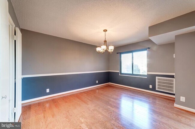Building Photo - 203 Yoakum Pkwy