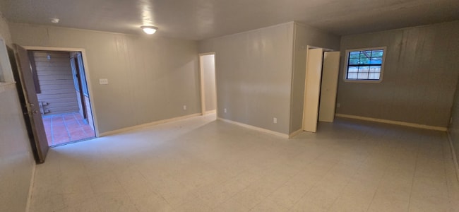 Building Photo - 637 Pennington Dr