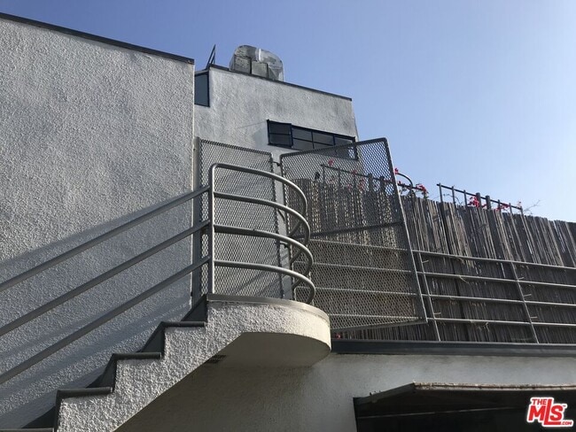 Building Photo - 1015 Marine St