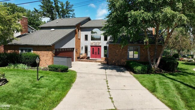 Building Photo - 7354 Flamingo St